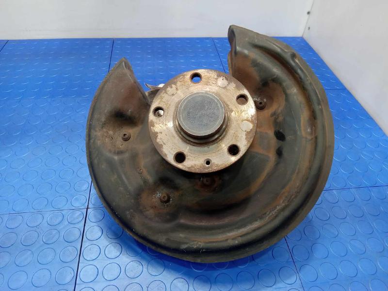 2006 Volkswagen Passat Rear Knuckle/Stub Axle