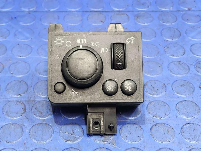 2007 Hummer H3 Headlight Switch (Dash Mtd)