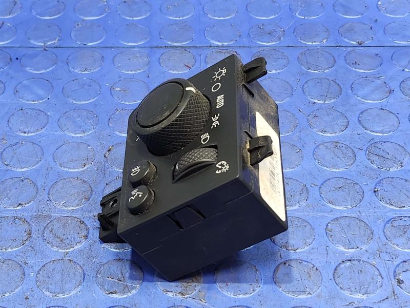 2007 Hummer H3 Headlight Switch (Dash Mtd)