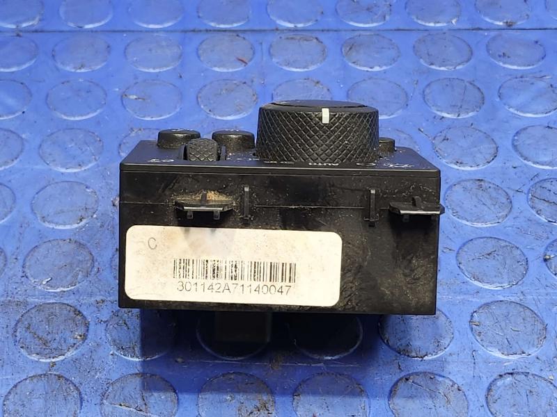2007 Hummer H3 Headlight Switch (Dash Mtd)