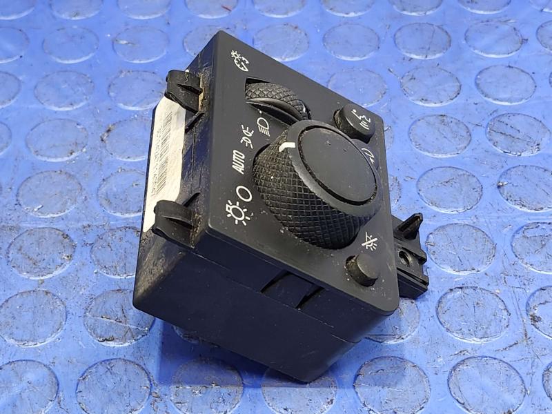 2007 Hummer H3 Headlight Switch (Dash Mtd)