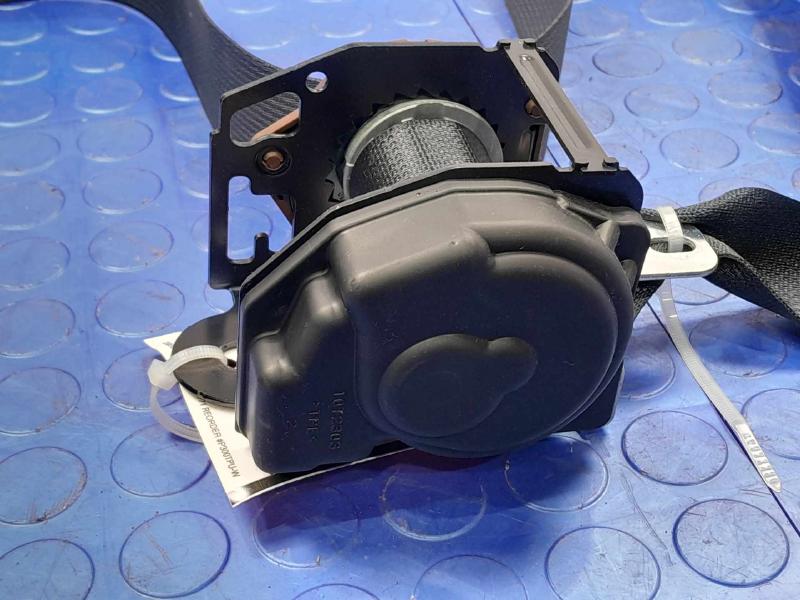 2014 Nissan Versa Rear Seat Belt