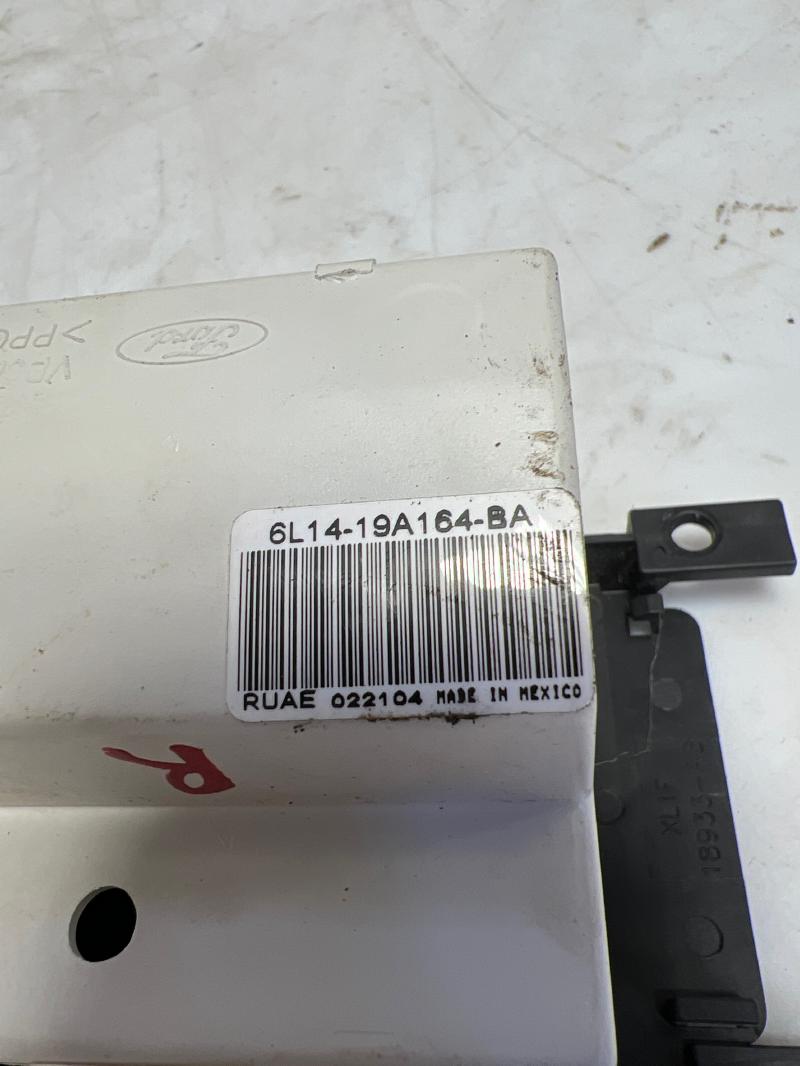 2003 - 2006 Ford Expedition Radio / Headphone Control w/ TV Pkg OEM