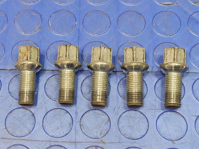 2015 Volkswagen Beetle Lug Nuts