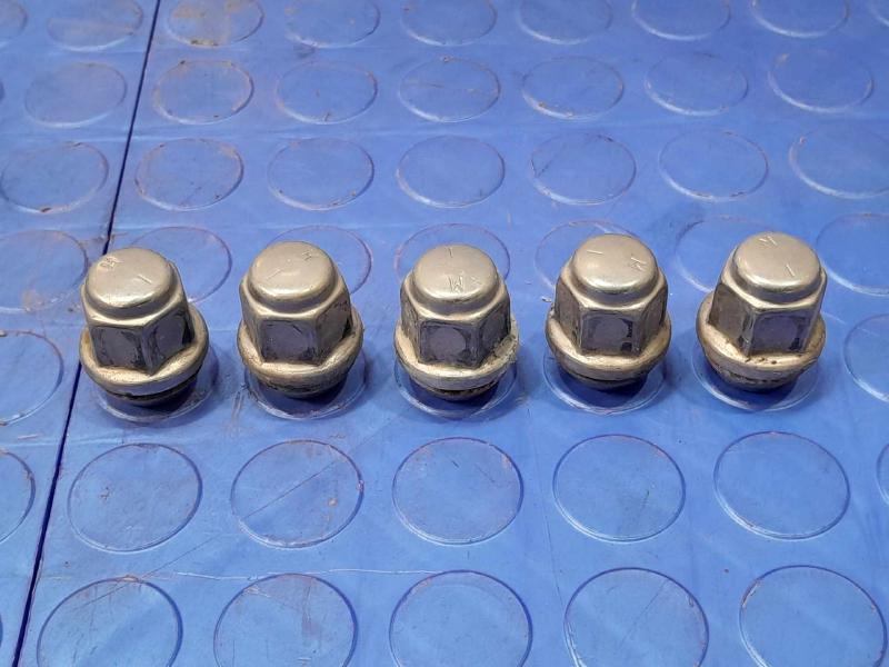 2015 Dodge Journey Lug Nuts