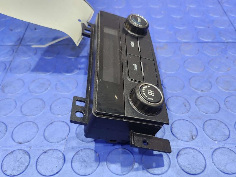 2015 GMC Yukon XL Heater A/C Control