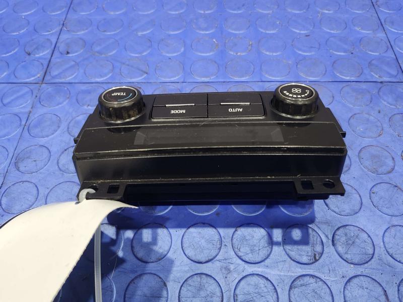 2015 GMC Yukon XL Heater A/C Control