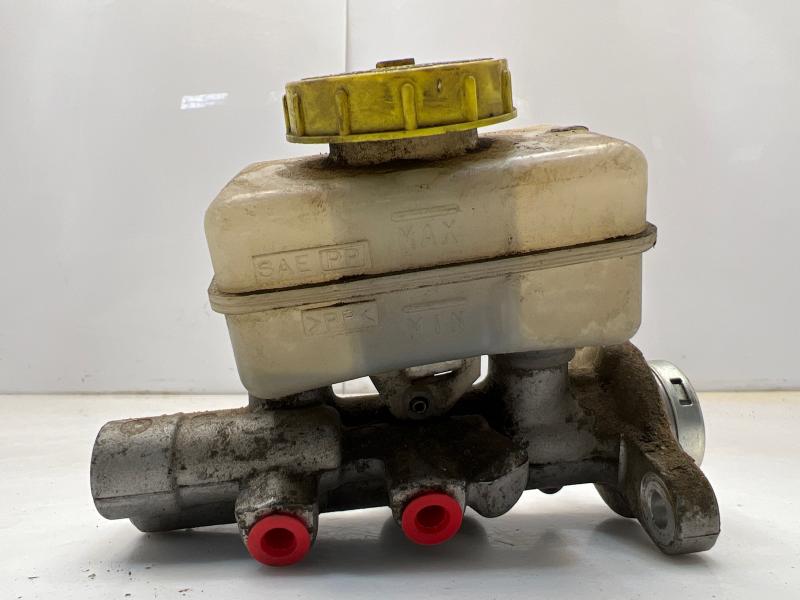 2000 - 2002 Nissan Xterra Brake Master Cylinder Assembly OEM 460107Z000