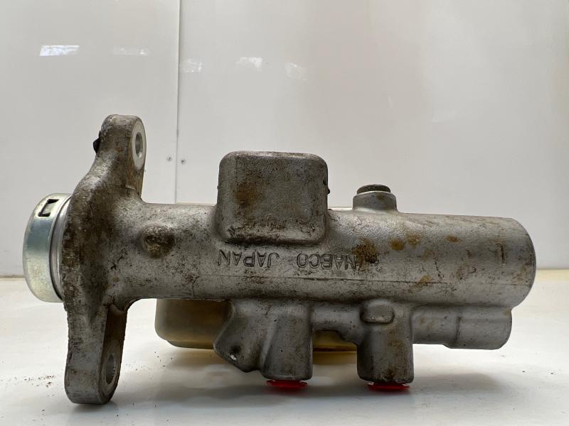 2000 - 2002 Nissan Xterra Brake Master Cylinder Assembly OEM 460107Z000