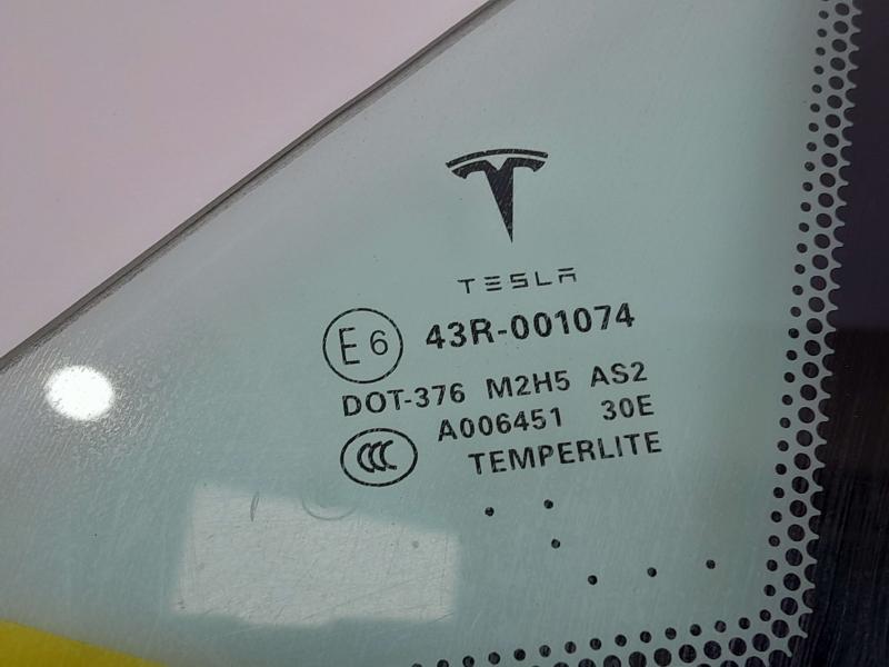 2013 Tesla Model S Front Vent Glass/Window