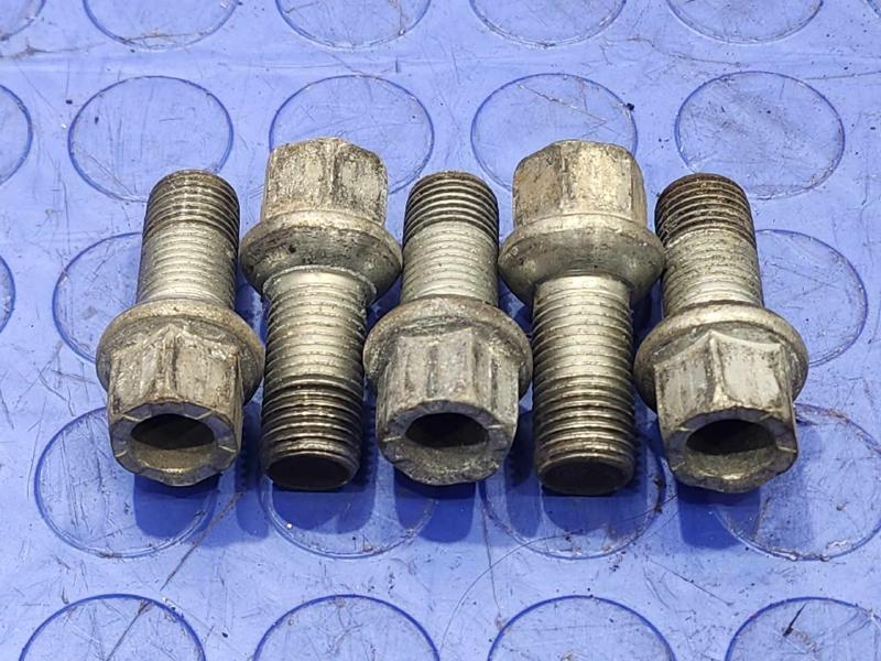 2014 Volkswagen Beetle Lug Nuts