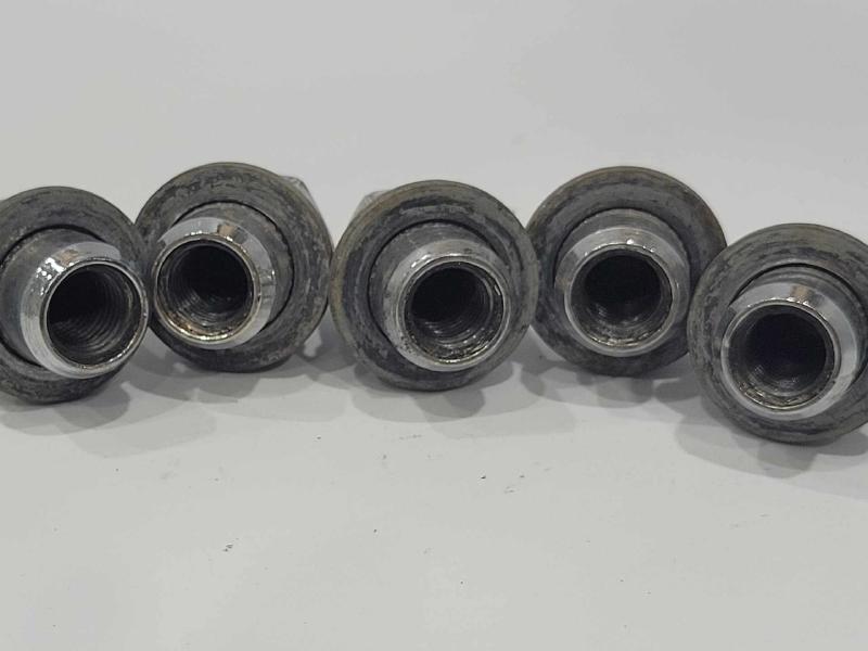 2015 Genesis Genesis Lug Nuts
