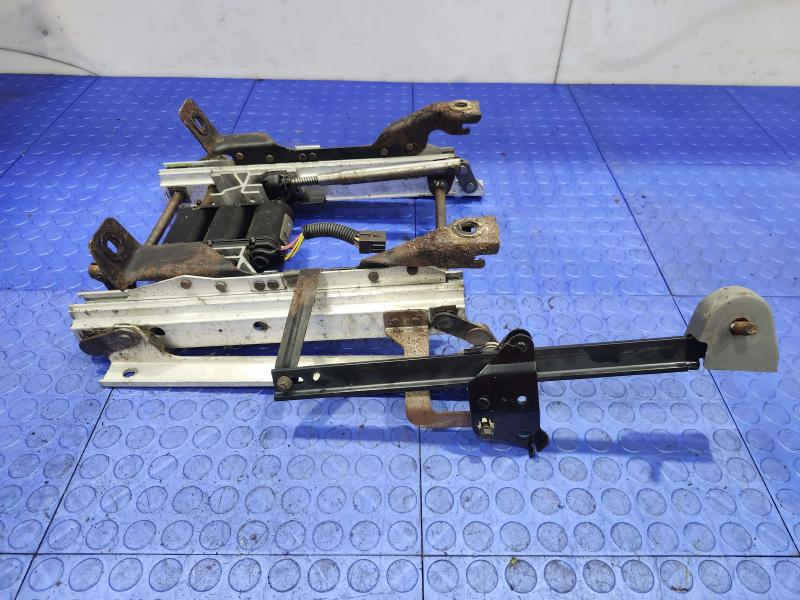 2004 Ford Explorer Seat Track