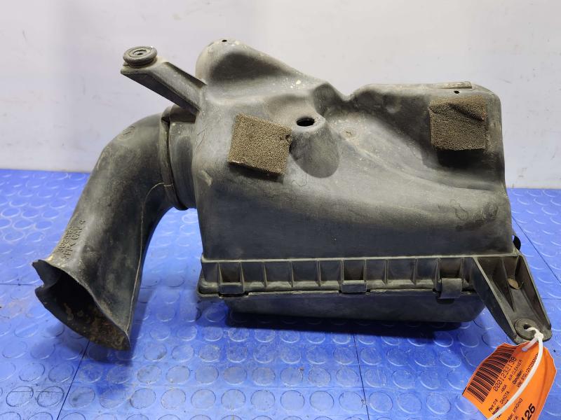 2000-2003 Dodge Dakota Engine Air Cleaner Box Assembly Genuine OEM 53031770AB 53031760AB