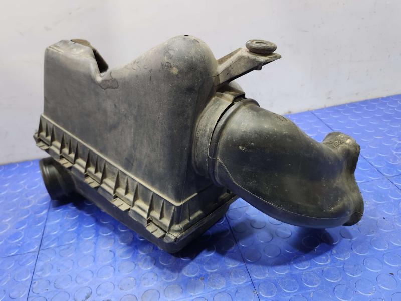 2000-2003 Dodge Dakota Engine Air Cleaner Box Assembly Genuine OEM 53031770AB 53031760AB