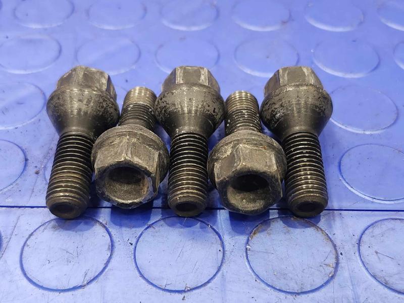 2006 BMW Z4 Lug Nuts