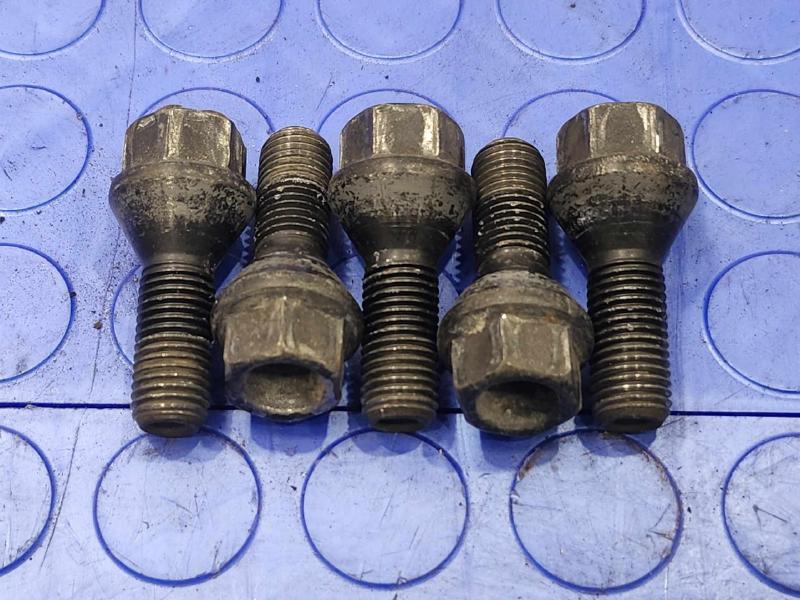 2006 BMW Z4 Lug Nuts