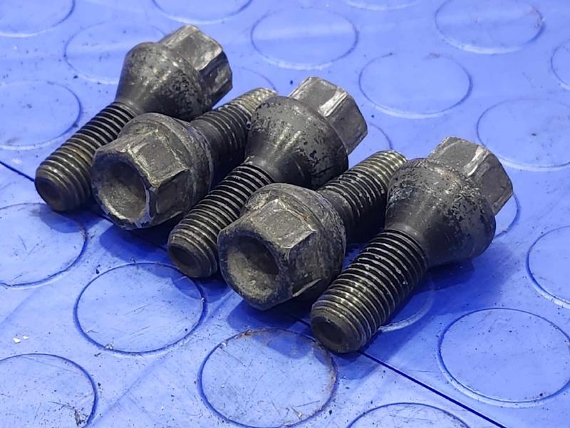 2006 BMW Z4 Lug Nuts