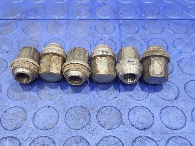 2010 Dodge Ram 1500 Lug Nuts