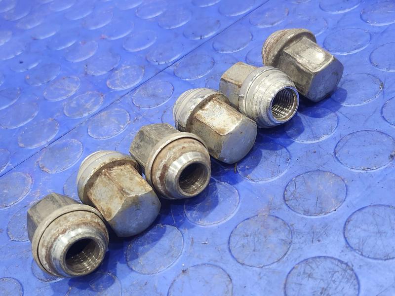 2010 Dodge Ram 1500 Lug Nuts