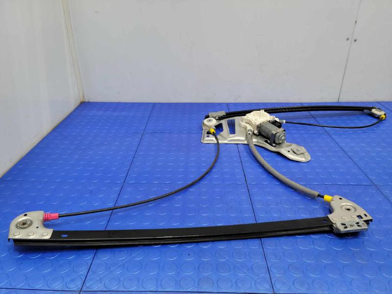 2010 Land Rover Range Rov Front Door Regulator