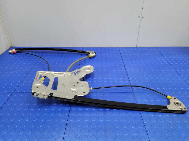 2010 Land Rover Range Rov Front Door Regulator