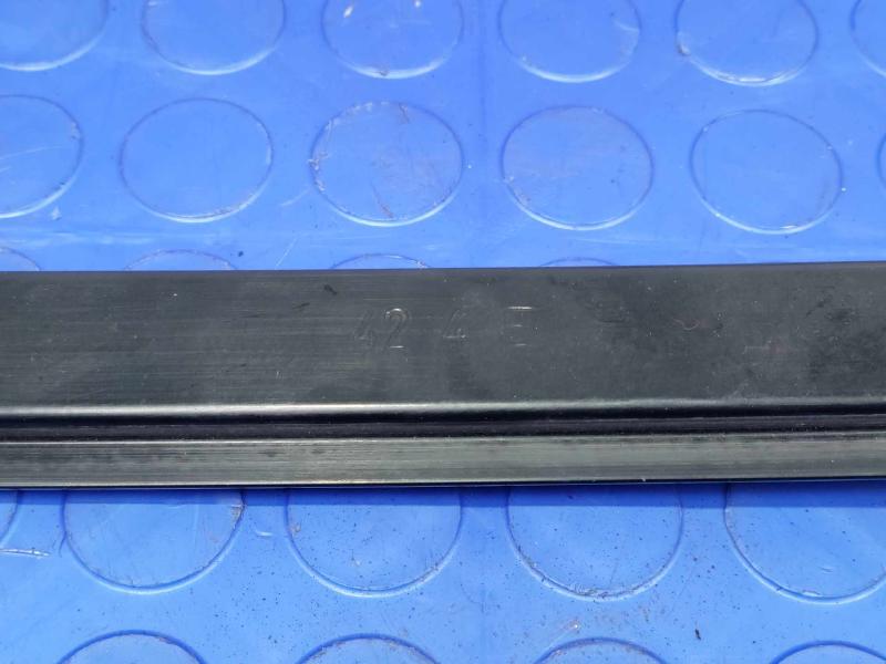 2010 Land Rover Range Rov Front Door Regulator