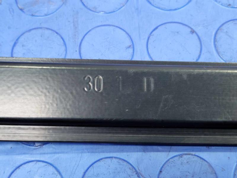 2010 Land Rover Range Rov Front Door Regulator