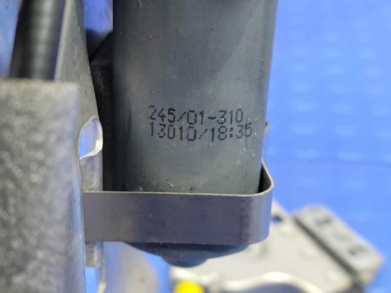 2010 Land Rover Range Rov Front Door Regulator