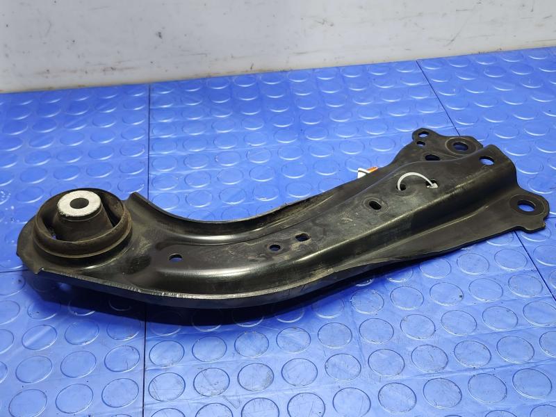 2019 Toyota Camry Lower Control Arm Rr