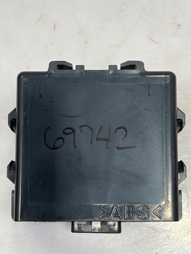 2010 - 2015 Toyota Prius TPMS Tire Pressure Monitor Module OEM 8976947030