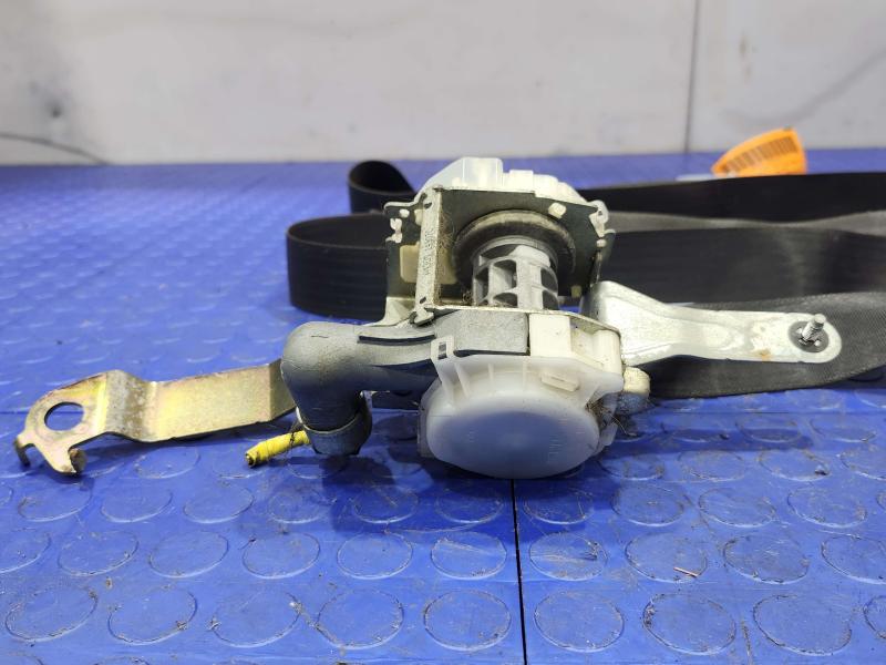 2008 Subaru Legacy Front Seat Belt