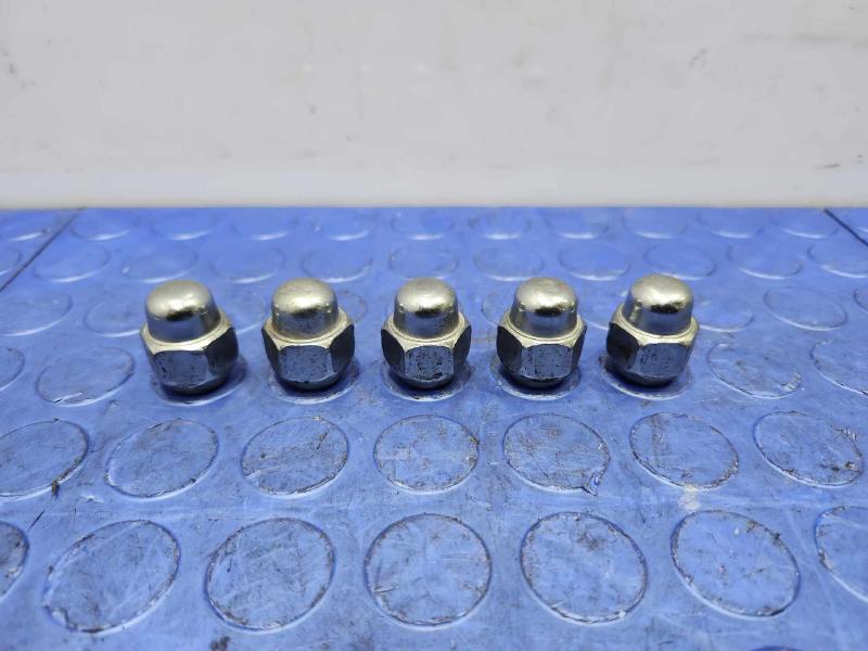 2016 Hyundai Tucson Lug Nuts