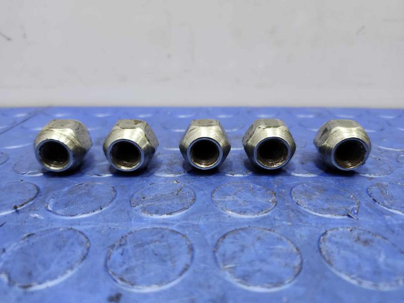 2016 Hyundai Tucson Lug Nuts