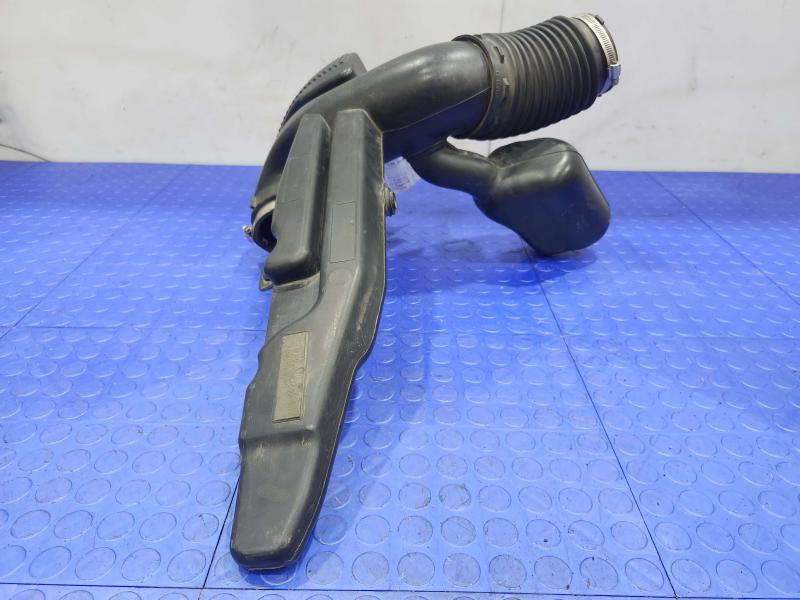 2010 Chevrolet Tahoe Air Intake Tube/Resonator