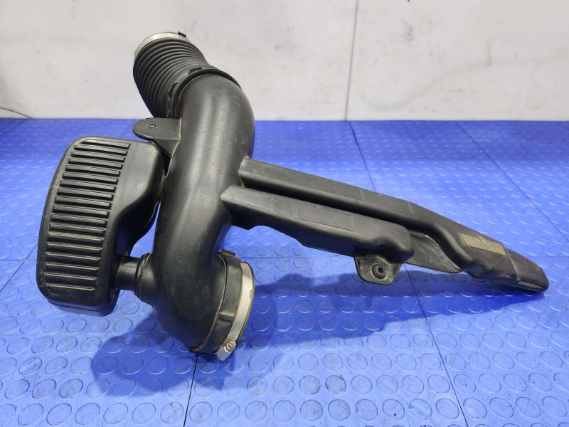 2010 Chevrolet Tahoe Air Intake Tube/Resonator