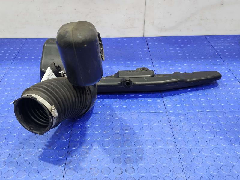 2010 Chevrolet Tahoe Air Intake Tube/Resonator