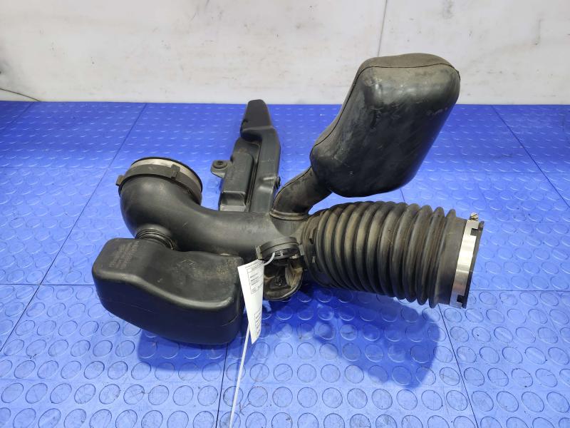 2010 Chevrolet Tahoe Air Intake Tube/Resonator