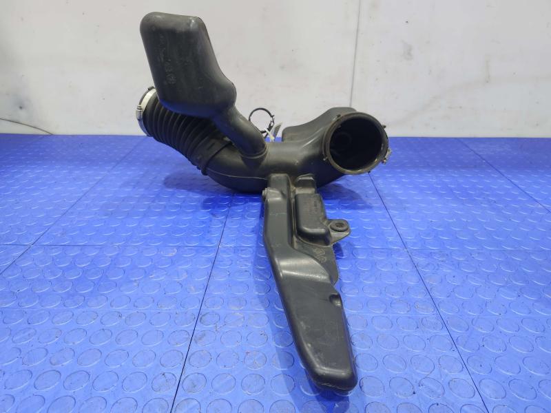 2010 Chevrolet Tahoe Air Intake Tube/Resonator