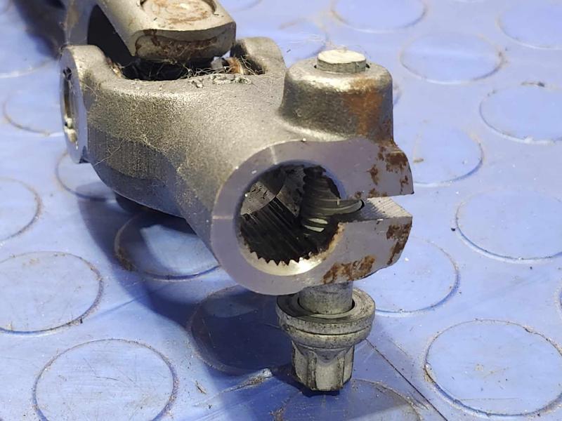2015-2023 Jeep Renegade Steering Column Intermediate Shaft OEM 68270836AA