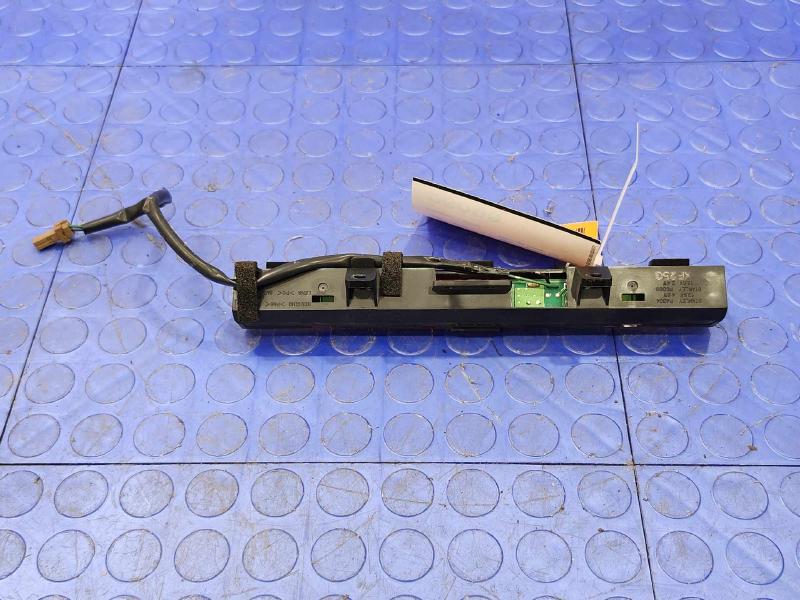 2008 Infiniti G35 3Rd Brake Light Avoidance Lamp