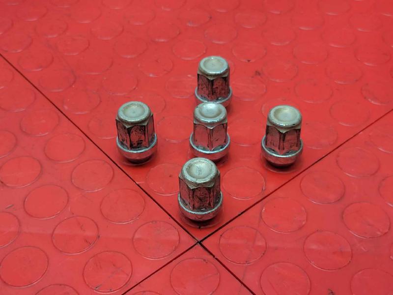 2014 Ford Fusion Lug Nuts