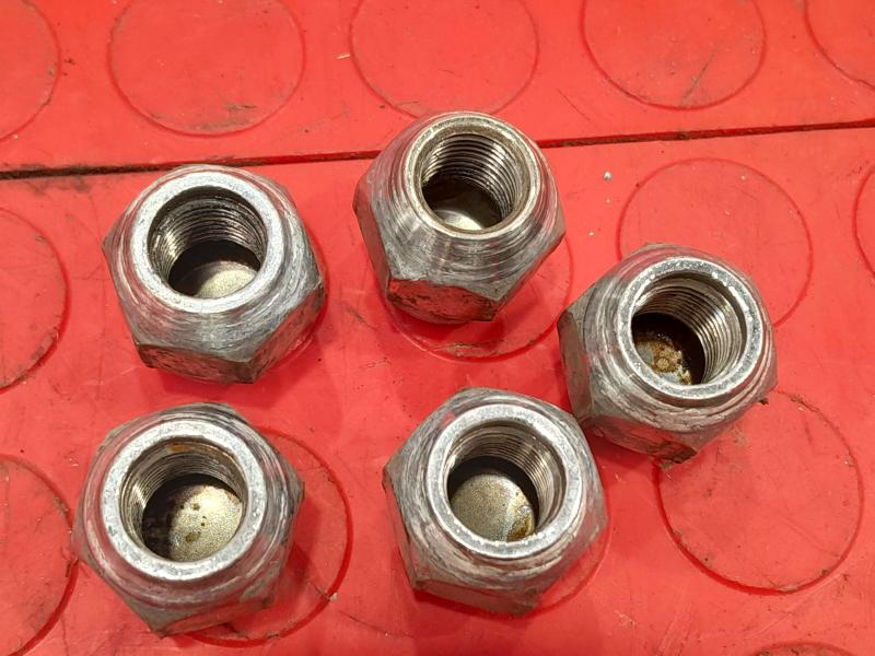 2018 Nissan Rogue Sport Lug Nuts