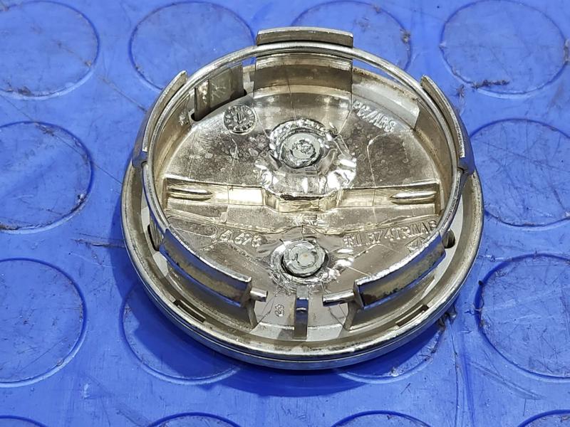 2013 Chrysler 300 Center Cap