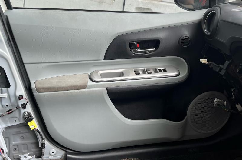 2013 Toyota Prius Front Door Trim Panel