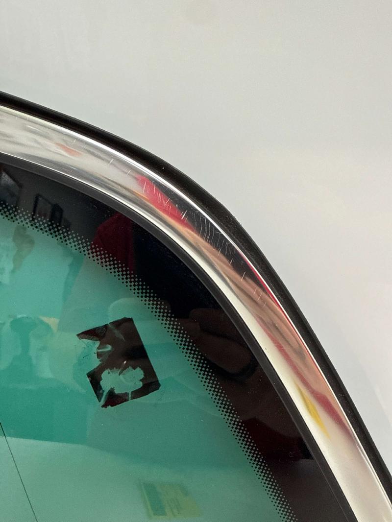 2011 Volkswagen Touareg Quarter Glass/Window