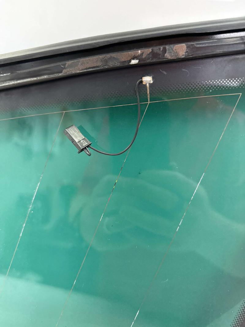 2011 Volkswagen Touareg Quarter Glass/Window