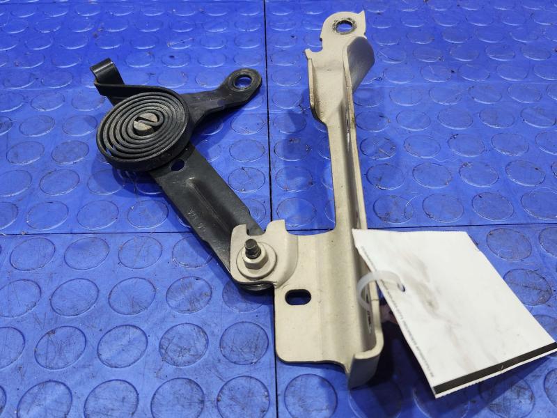2010 Chevrolet Tahoe Hood Hinge