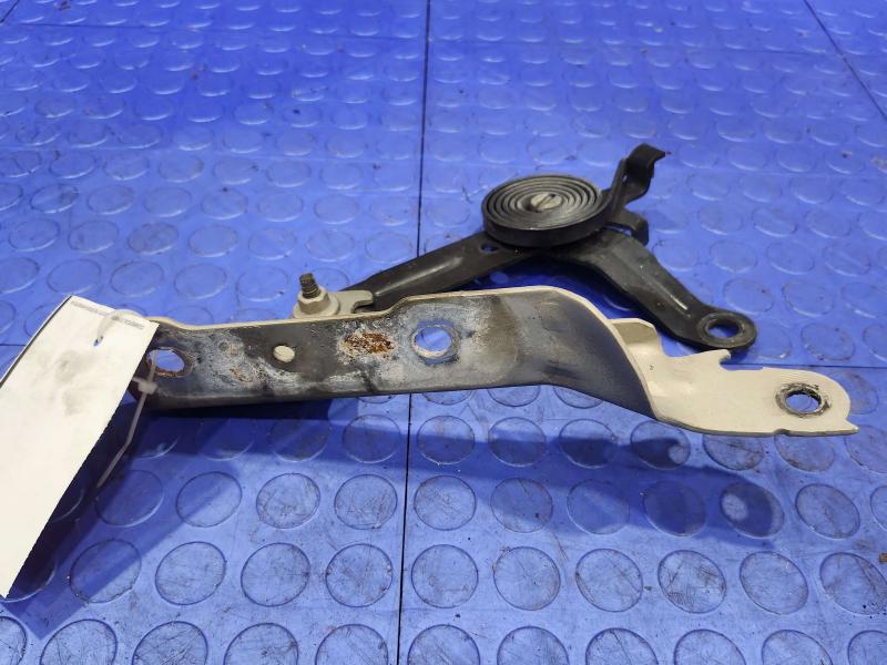 2010 Chevrolet Tahoe Hood Hinge