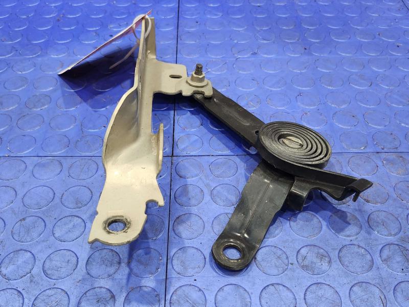2010 Chevrolet Tahoe Hood Hinge